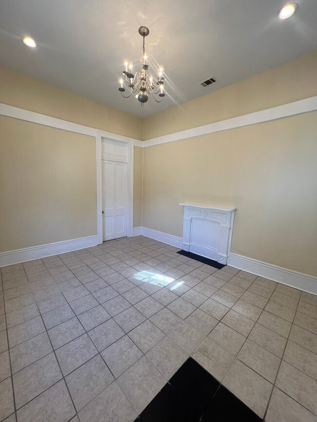 Building Photo - 1911 Lapeyrouse St