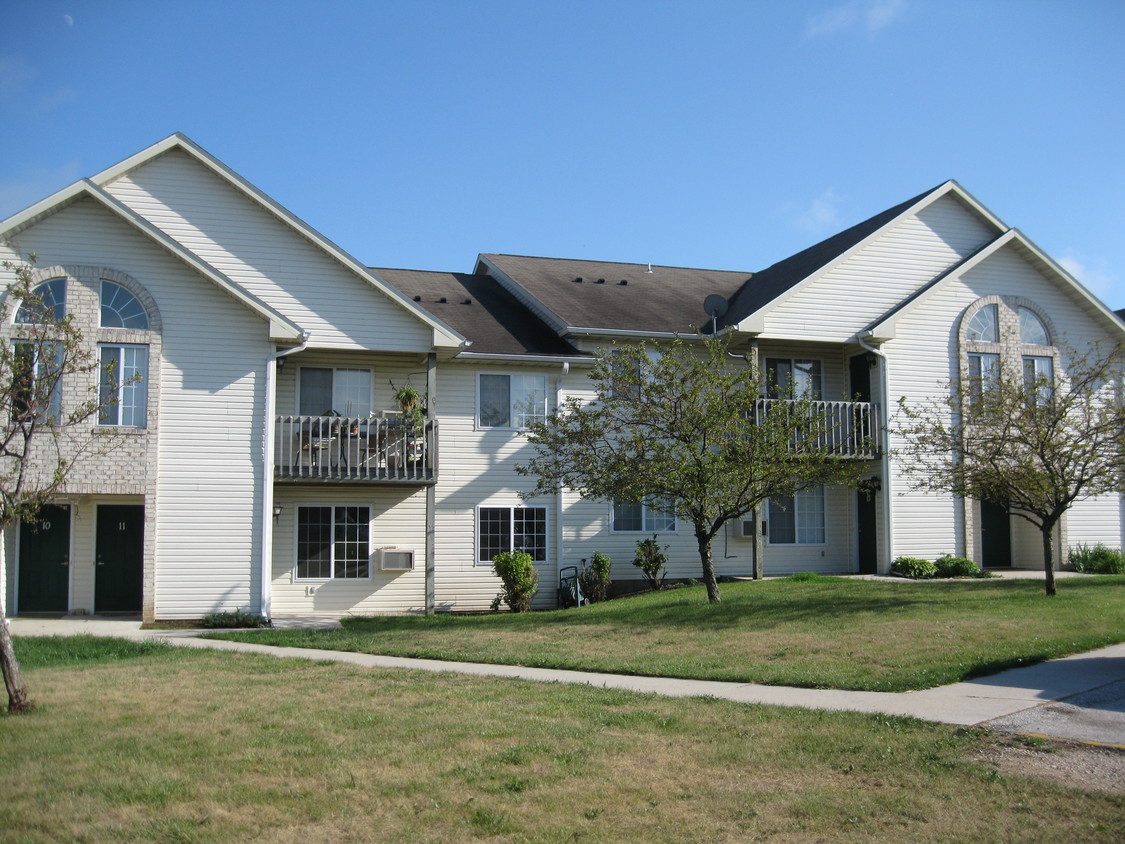 Building - 1604 Hickory Ln