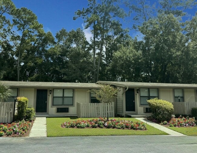 Building Photo - The Cottages @ Treasure Coast