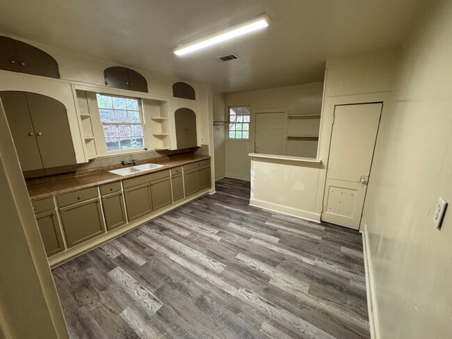 Building Photo - 4559 Clayton Dr