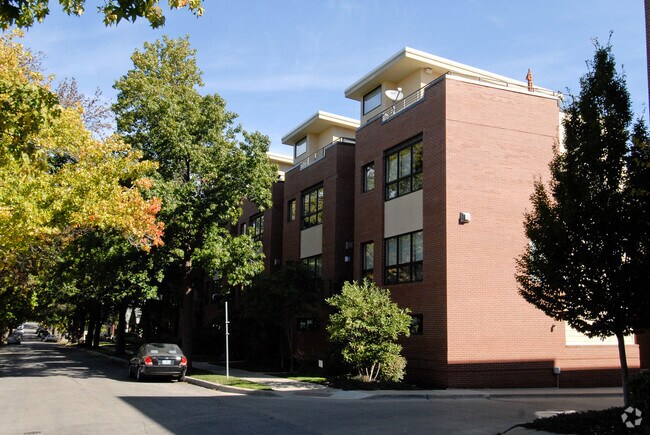 Primary Photo - 4537-4563 Washington St