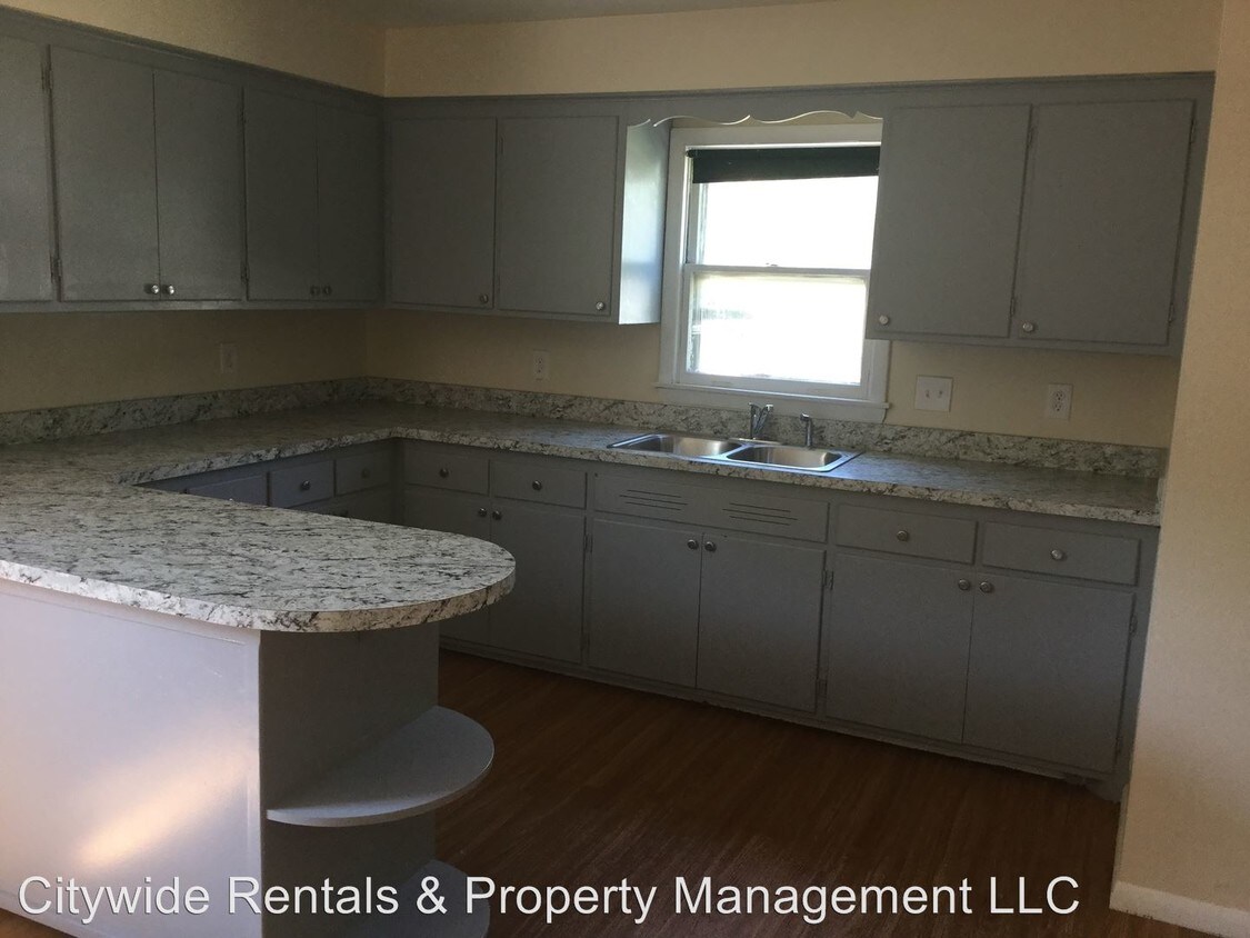 Primary Photo - 6742-6744 N 58th St