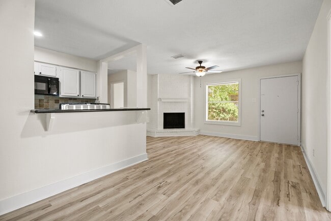 Foto del edificio - 2116 N Austin Ave