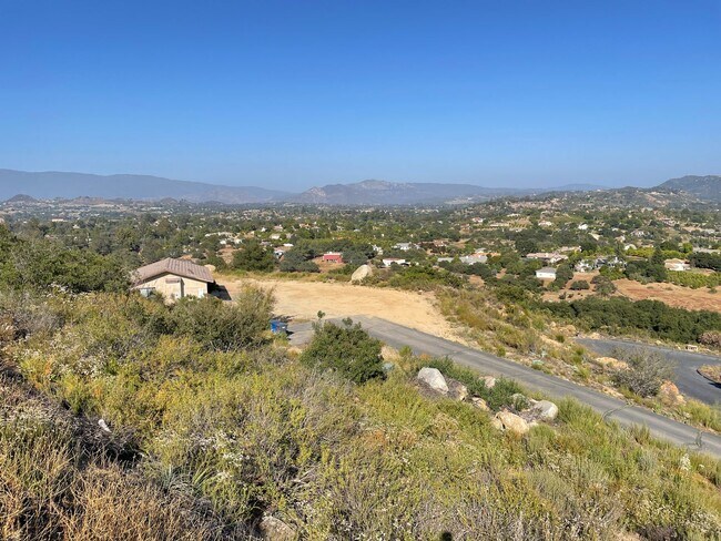 Building Photo - 1 Bed 1 Bath, 864 sqft, Valley Center Cottage