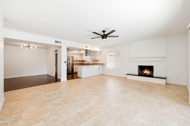 Building Photo - 5423 E Justine Rd