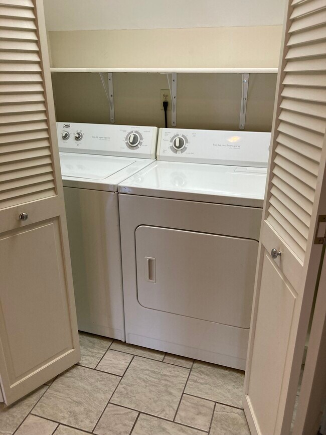 washer/dryer - 1206 Bryden Rd