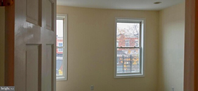 Foto del edificio - 1103 N Kenwood Ave