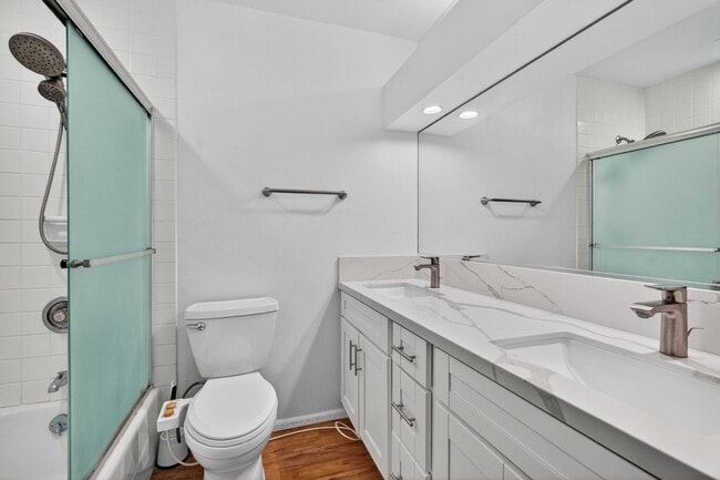 Building Photo - Spacious 2BD/2BA Condo with 2 Covered Parking Stalls in Kailua
