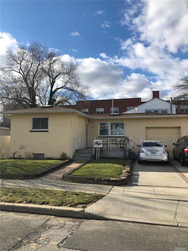 Primary Photo - 90 Parma Rd