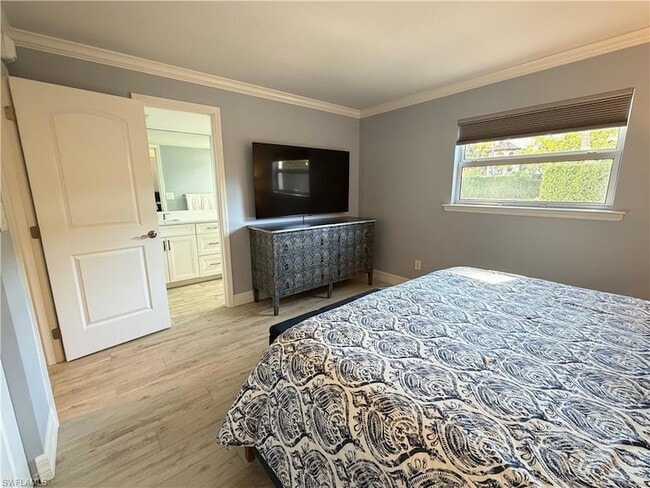 Building Photo - 960 7th St S