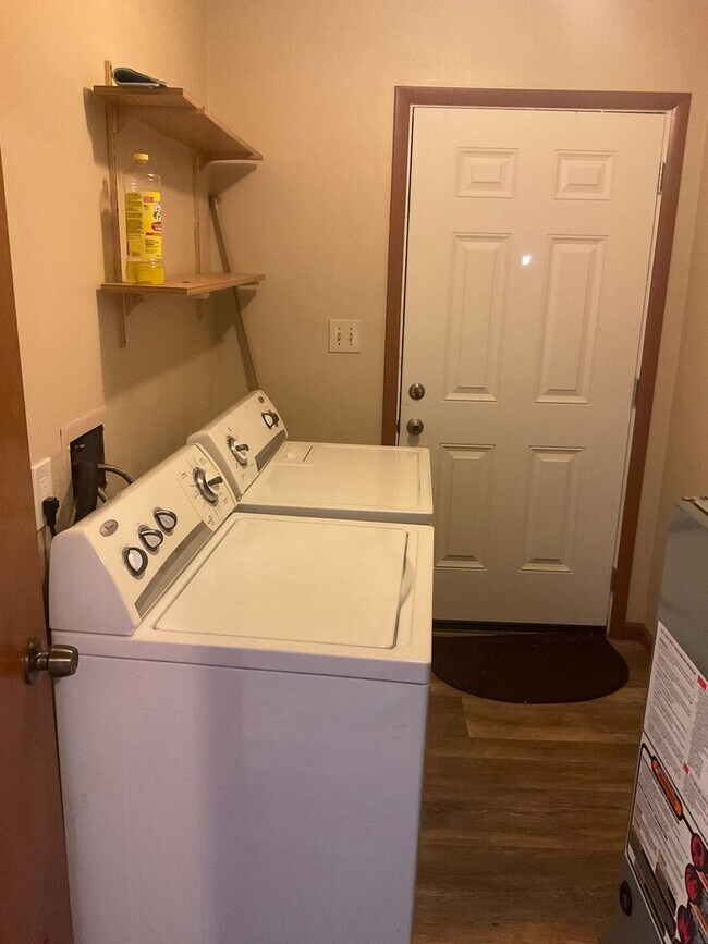 Foto del edificio - 111 Winthrop Dr