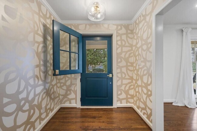 Building Photo - 439 Broadland Rd NW