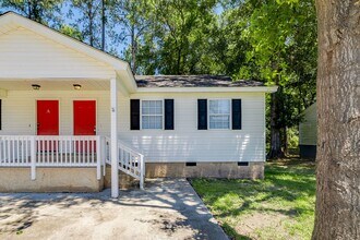 Building Photo - 803 Ash St Ext