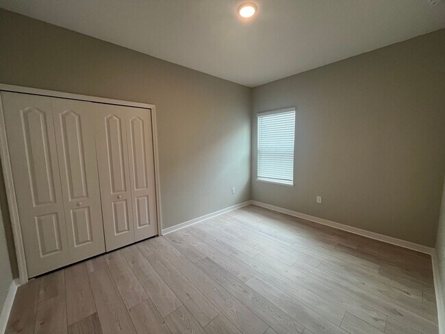 Foto del edificio - Like-New Lakefront Home in Sawmill Creek