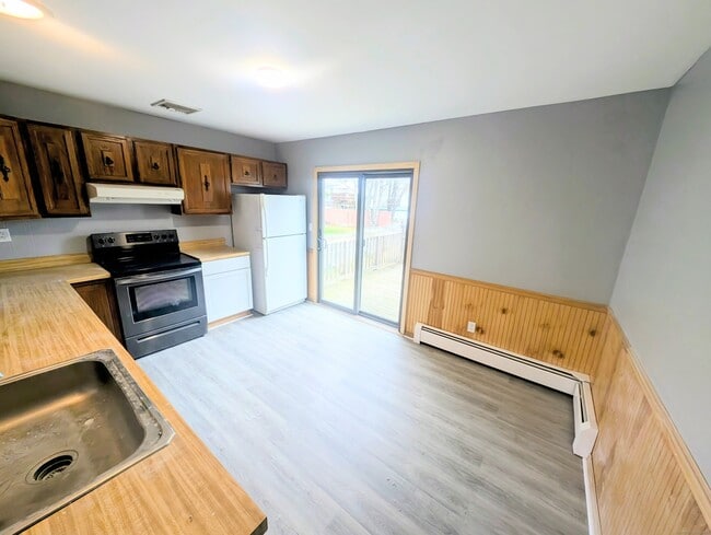 Building Photo - 30 Cardinal Ln