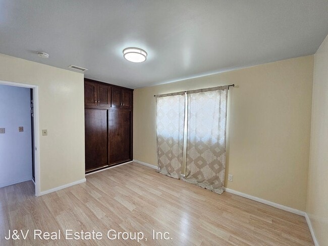 Building Photo - 2 br, 1 bath House - 4601 Leonis St