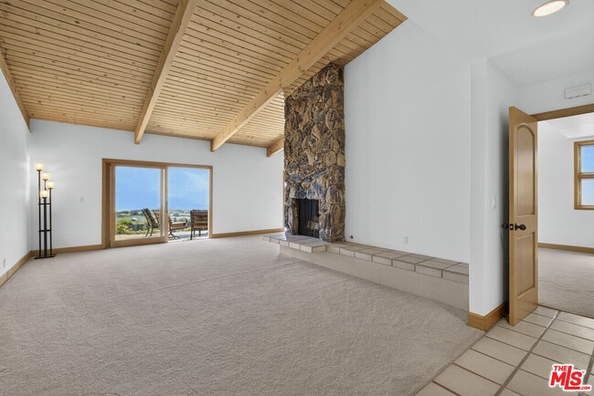 Foto del edificio - 23907 Malibu Knolls Rd