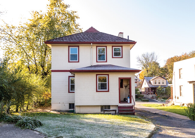 Building Photo - 184 Meadow Ave