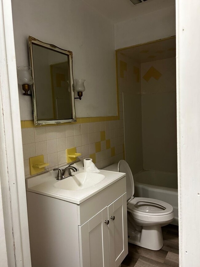 Foto del edificio - 418 N Main St