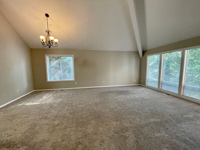 Building Photo - Spacious SW Portland Home With Brand New C...
