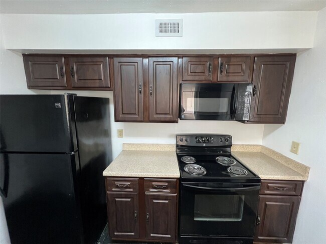 Foto del edificio - 8048 Sands Point Dr