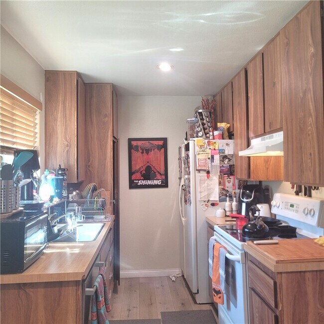 Foto del edificio - 23216 Orange Ave