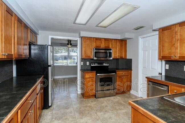 Foto del edificio - 2425 Bispham Rd