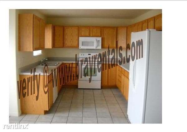 Building Photo - 701 1/2 Spanish Trail Dr
