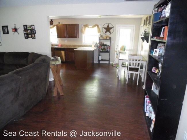 Building Photo - 3 br, 2 bath House - 34 Chapman Ct.