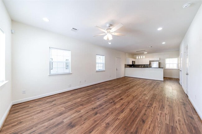 Building Photo - 5011 Mallow St