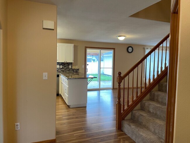 Building Photo - UPDATED 5 Bedroom 2.5 Bath Home! Covered P...