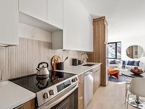 Building Photo - 87 Oxford St