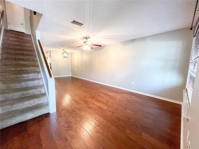 Foto del edificio - 953 Dickenson Ave