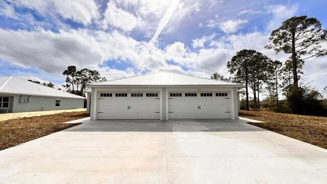 Building Photo - Ready to move-in Feb 9th! Beautiful, BRAND...