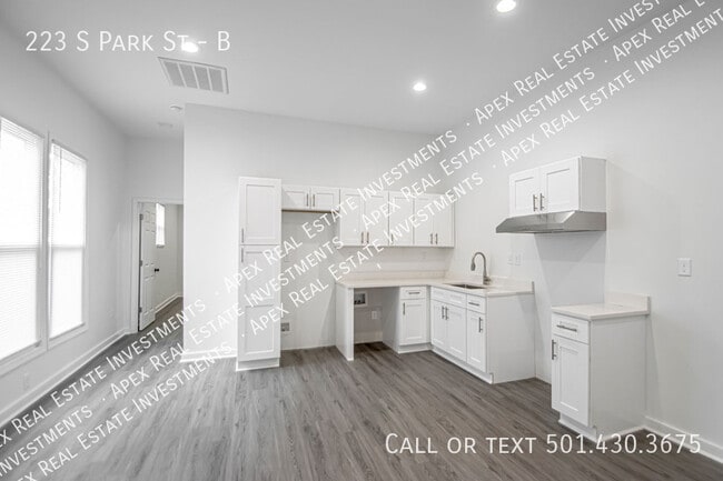 Building Photo - 223 S Park St