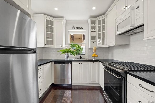 Building Photo - 501 Avenue B Apt #C, Redondo Beach, CA 902...