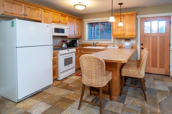Foto del edificio - Beautiful Awbrey Butte ADU cottage w attac...