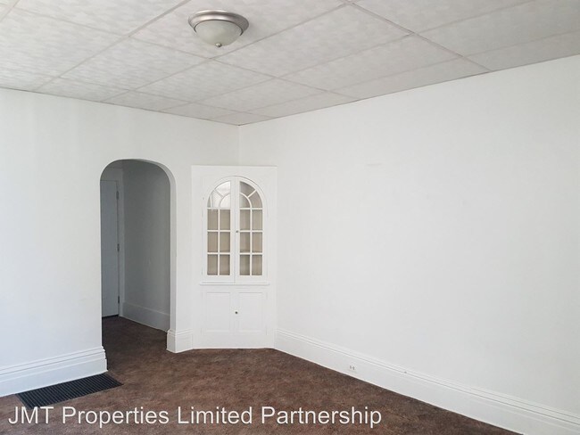 Building Photo - 327 W 9th St