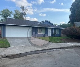 Building Photo - 3370 Beacon Ct NE