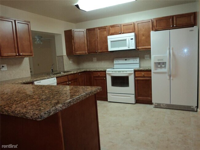 Building Photo - 6 br, 3 bath House - 610 SW 62nd Ave