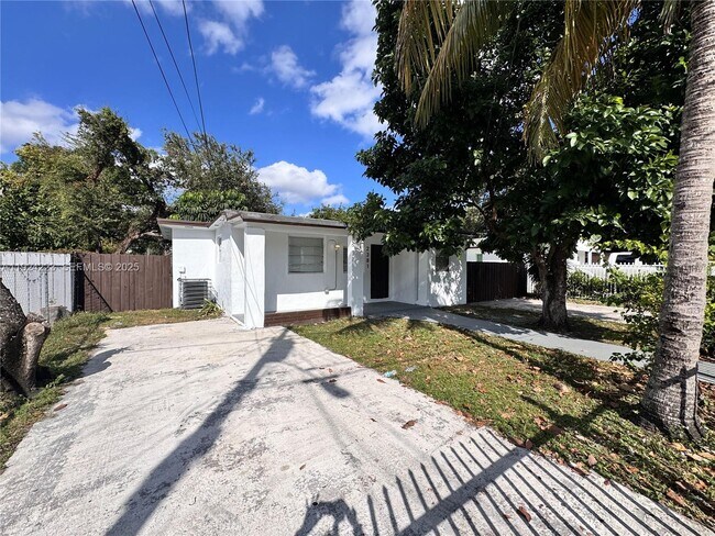 Foto del edificio - 2381 NW 153rd St