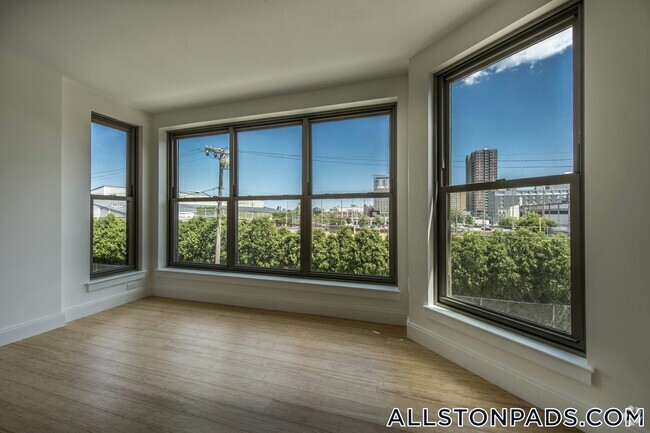Building Photo - 40 Malvern St