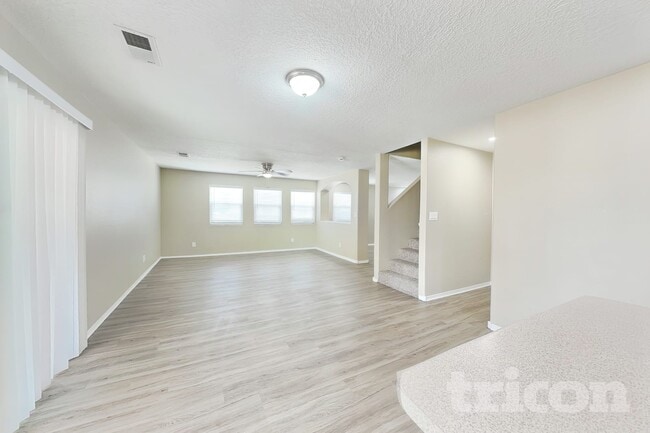 Building Photo - 6407 Black Hawk Dr NE