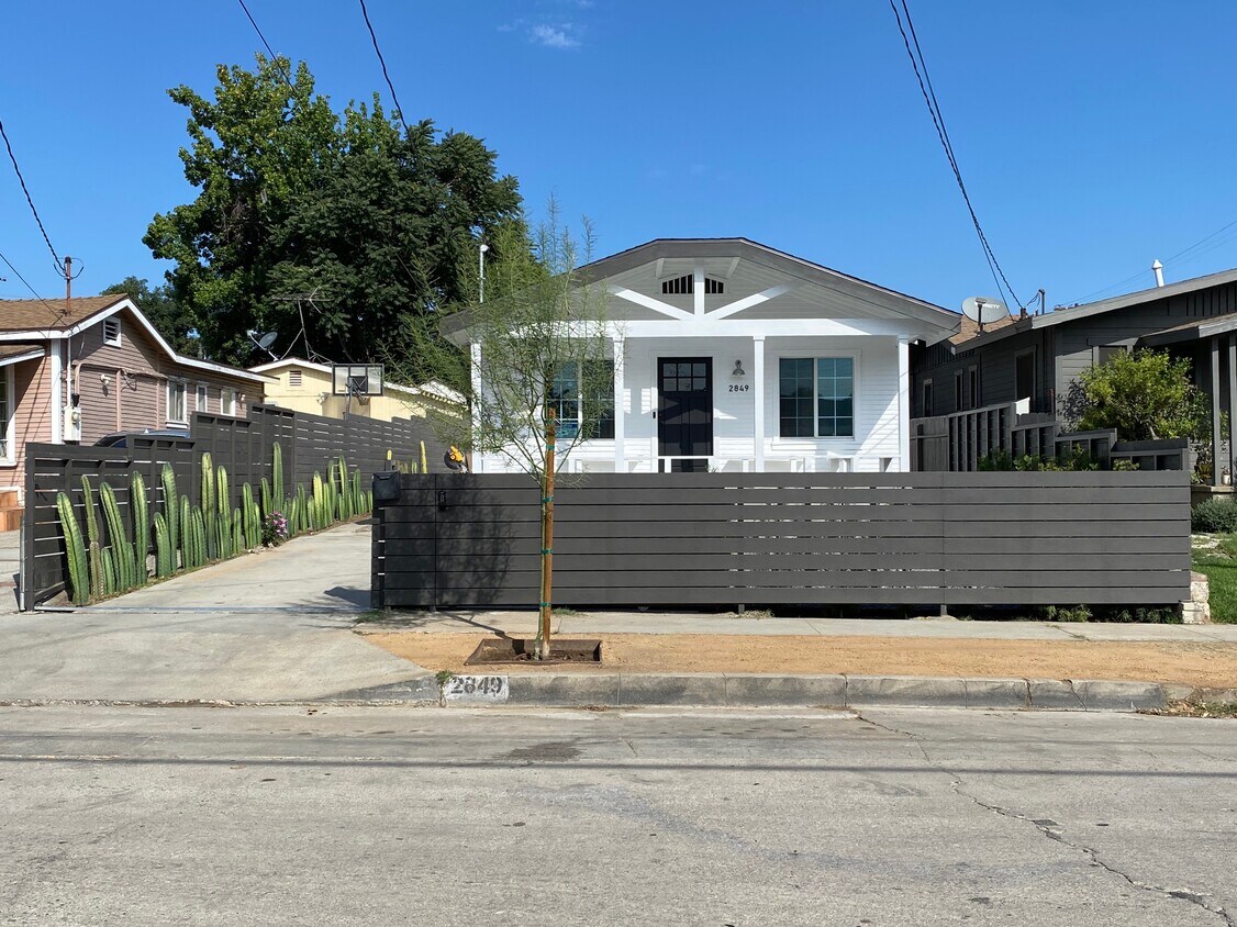 Primary Photo - 2849 Knox Ave