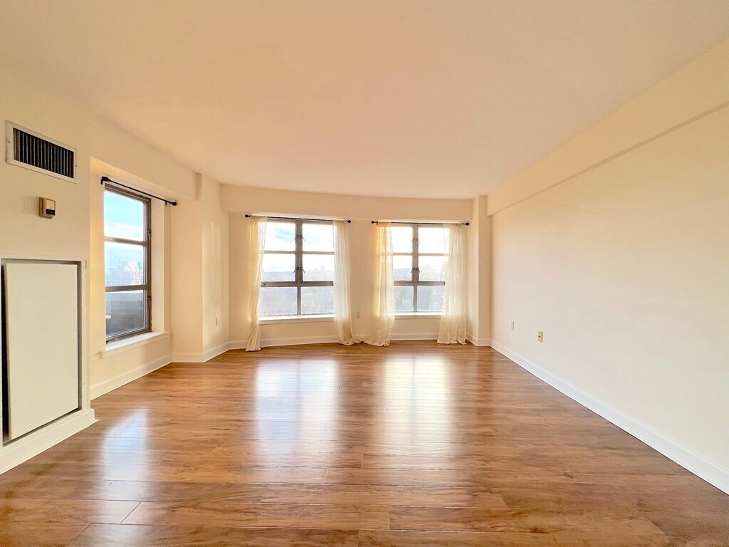 Primary Photo - 931 Massachusetts Ave