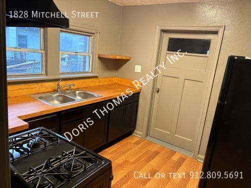 Foto del edificio - 1828 Mitchell St