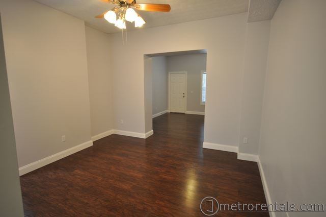 Building Photo - Beautiful 3 bedroom 2 bathroom duplex
