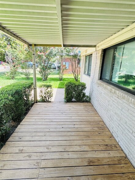Building Photo - 816 Lakeside Dr