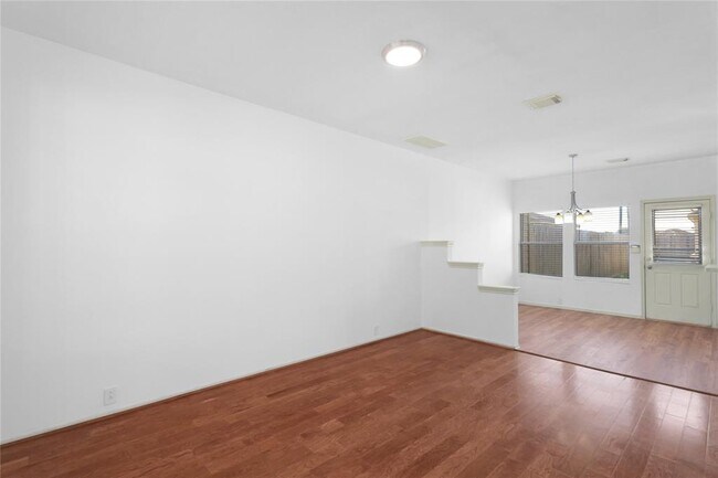 Building Photo - 16851 Mammoth Springs Dr