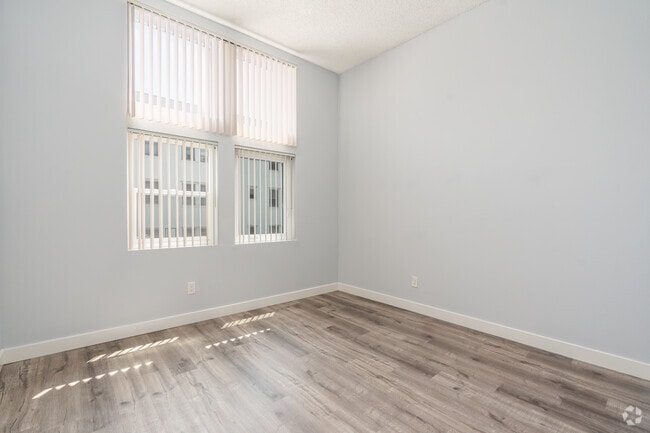 2BR, 2BA - 875SF - Primary Bedroom - Carlton Way Towers